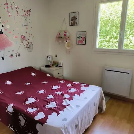 Maison A La Campagne Proche Saint-emilion بيت للعطل *